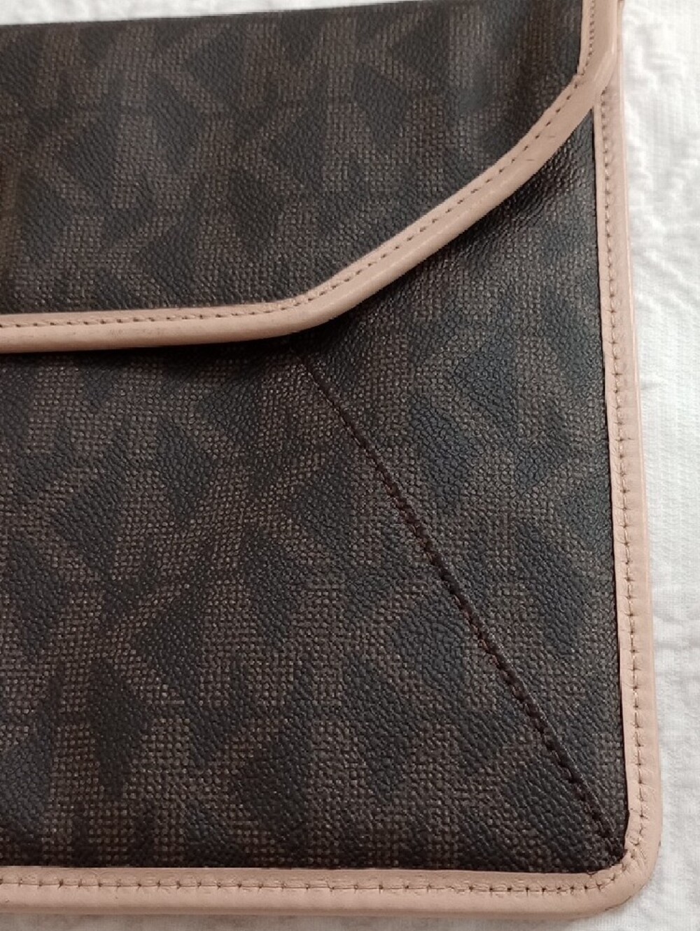 MICHAEL KORS Monogram Envelope Clutch with Tan Leather Trim - Picture 5 of 10